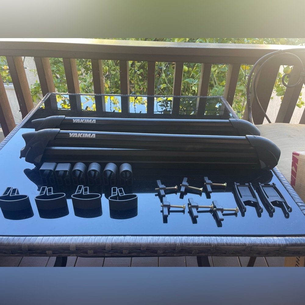 Yakima Big Powderhound Deluxe Snowboard and/or Ski Mount for car